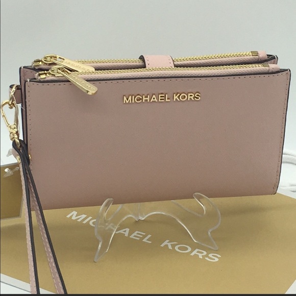 MICHAEL KORS LG DOUBLE ZIP WRISTLET POWDER BLUSH - Picture 1 of 11